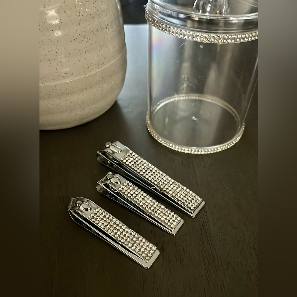 Nail Clipper 3pcs set W/Rhinestone Accent Storage~ Rhinestone Accent ⭐️🆕⭐️ - Picture 4 of 11